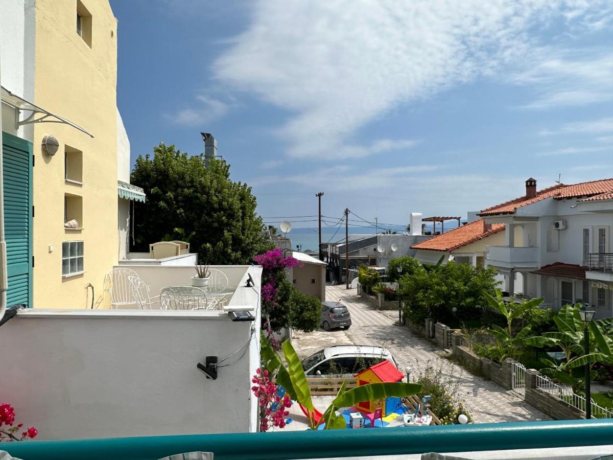 Emerald Seaside Apartment In Pefkohori Пефкохори Екстериор снимка