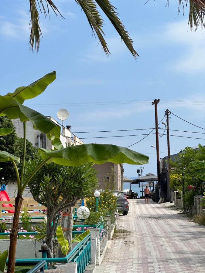 Emerald Seaside Apartment In Pefkohori Пефкохори Екстериор снимка